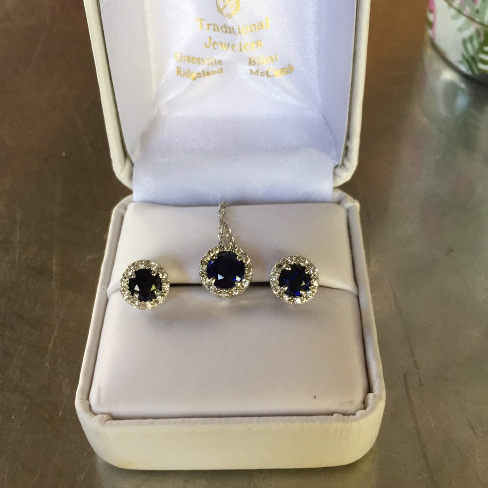 💥FINAL💥Elegant Sapphire Necklace and Earring Set